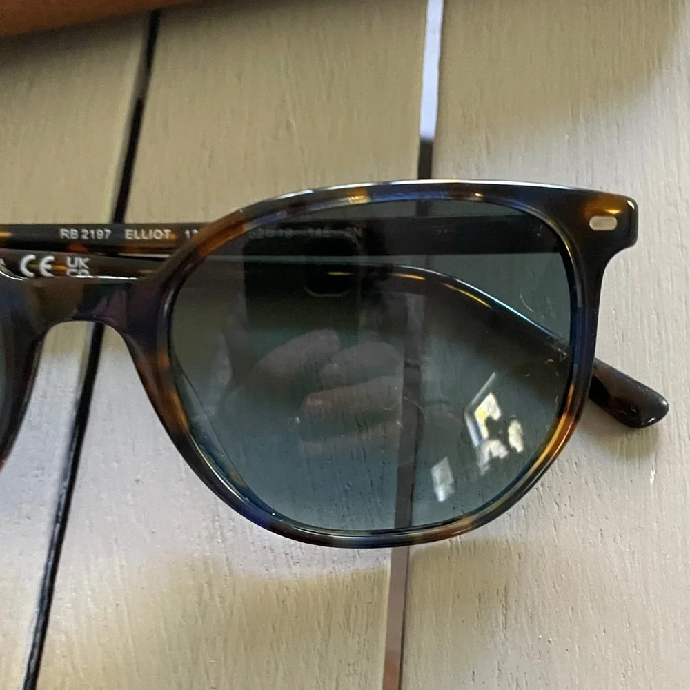 Ray-Ban Tortoise Sunglasses with Brown Case - Picture 3 of 6